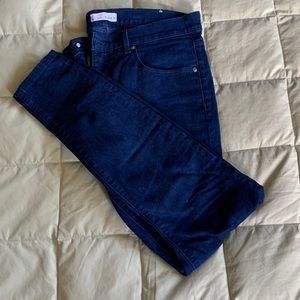 Loft skinny jeans fits like a size 10